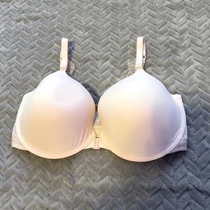 NWOT Beautiful Blush Pink Victoria Secret Front Clasp Bra. Size 36 DDD💕💕